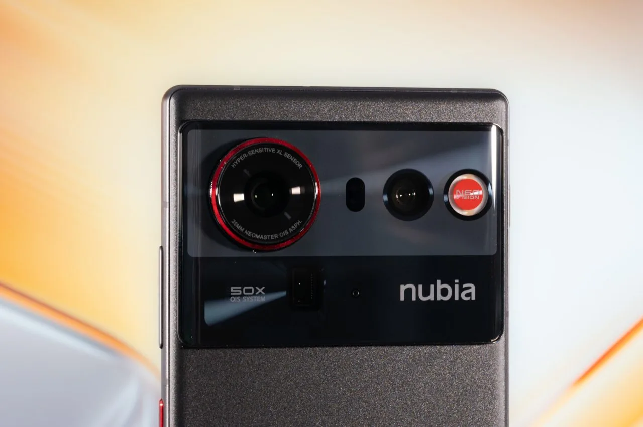 nubia Z80 Ultra camera bar