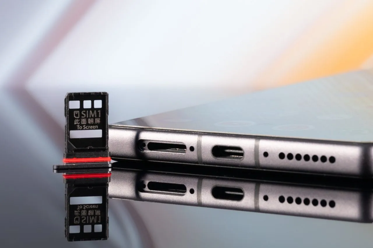 nubia Z80 Ultra SIM tray