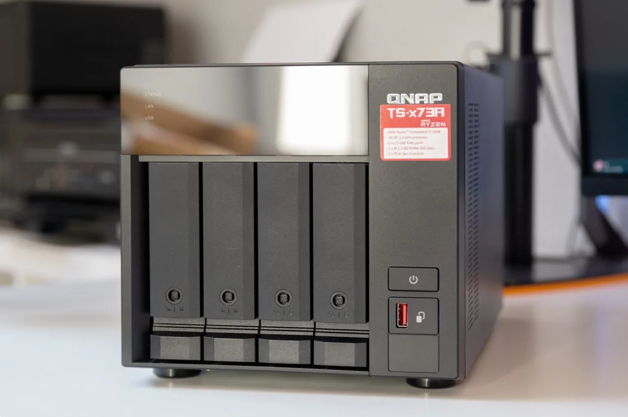 QNAP TS-473A zepředu