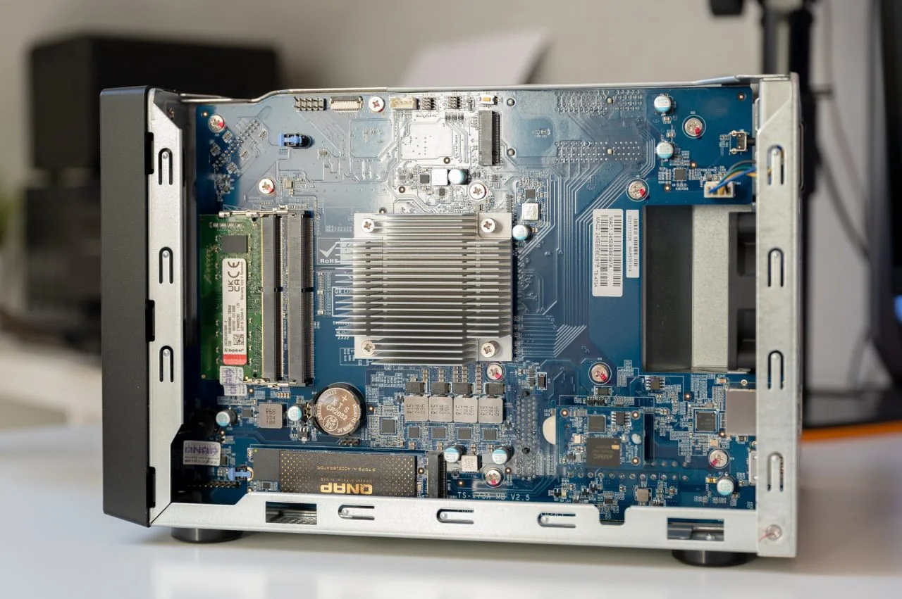 Vnitřní použití QNAP TS-473A