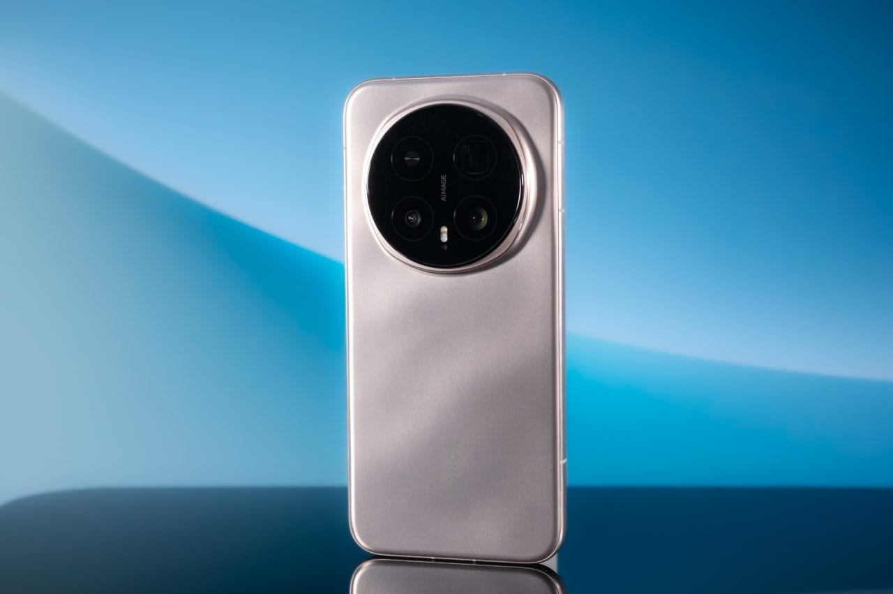 HONOR Magic 8 Pro in Sunrise Gold