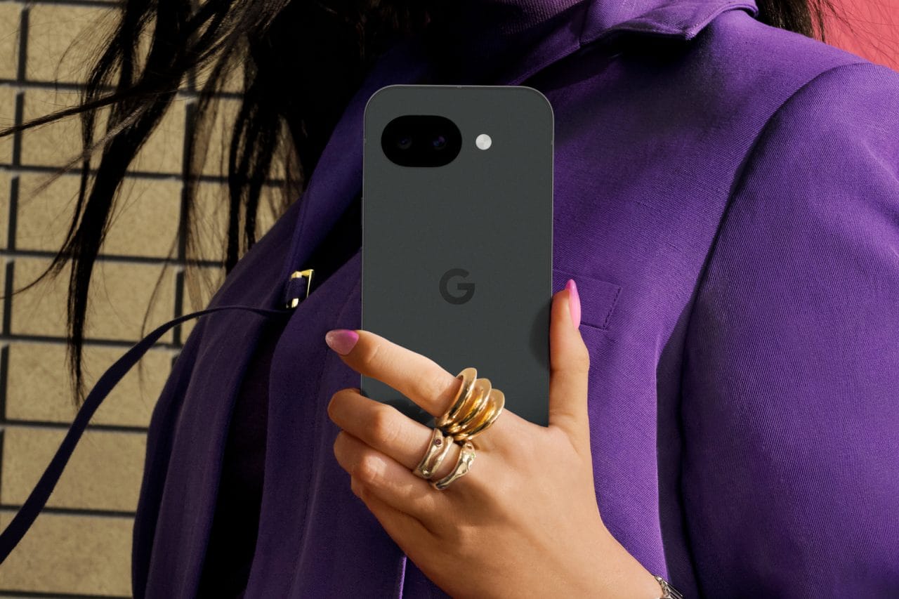 Google Pixel 10a Lifestyle (2)