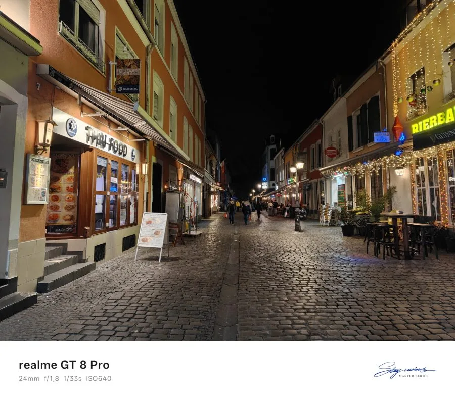 Realme GT 8 Pro'nun ana kamerasıyla şehirde gece yapılan test çekimi.