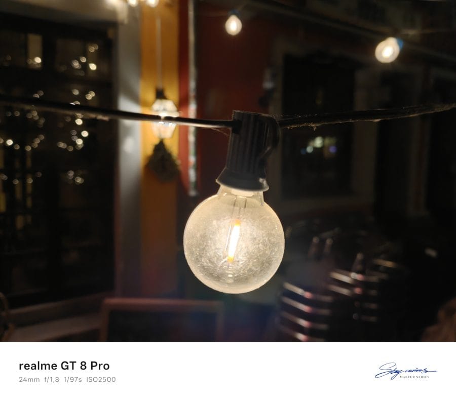 realme GT 8 Pro Hauptkamera Testaufnahme bei Nacht Glühbirne