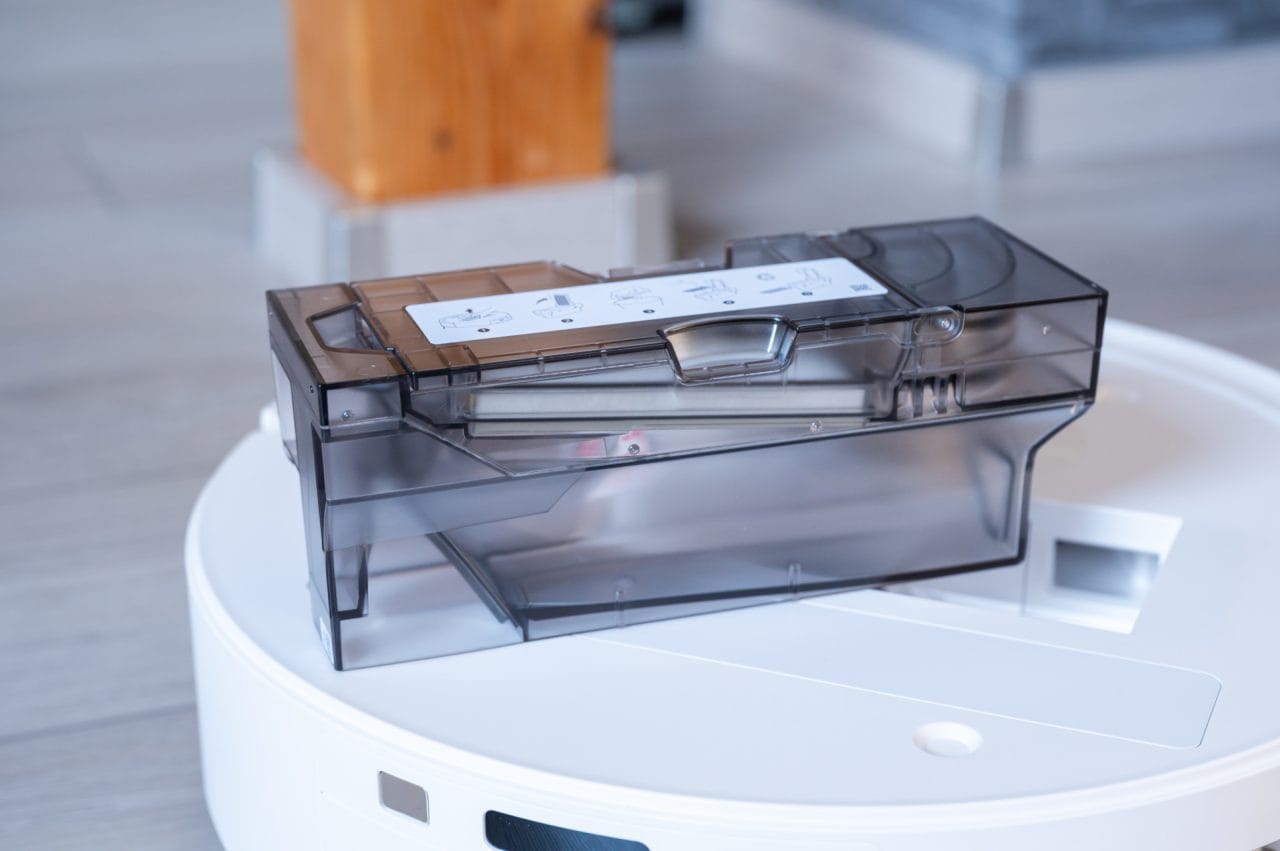 Roborock Qrevo Curv 2 Flow Staubbehälter.