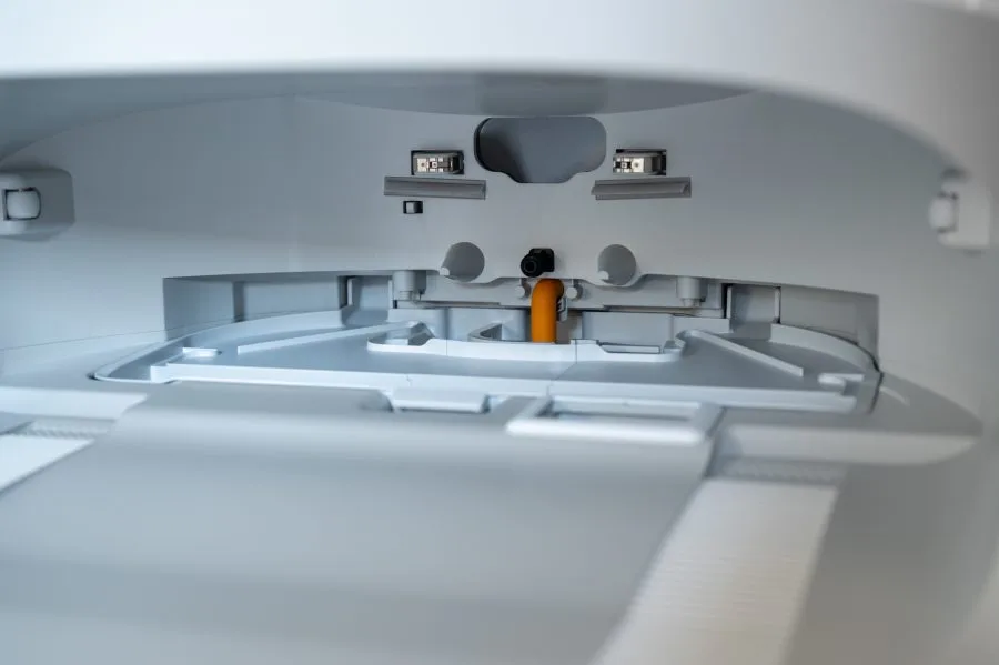 Interieur van het Roborock Qrevo Curv 2 Flow Station