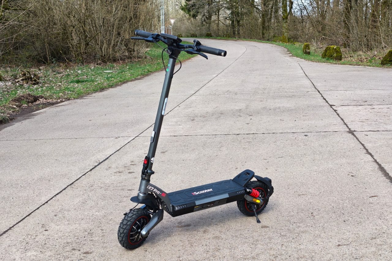 iScooter iX7 Pro ausgeklappt