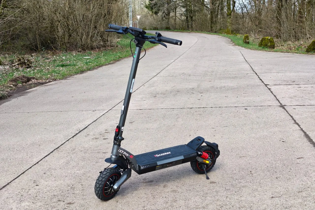 iScooter iX7 Pro katlanmamış halde
