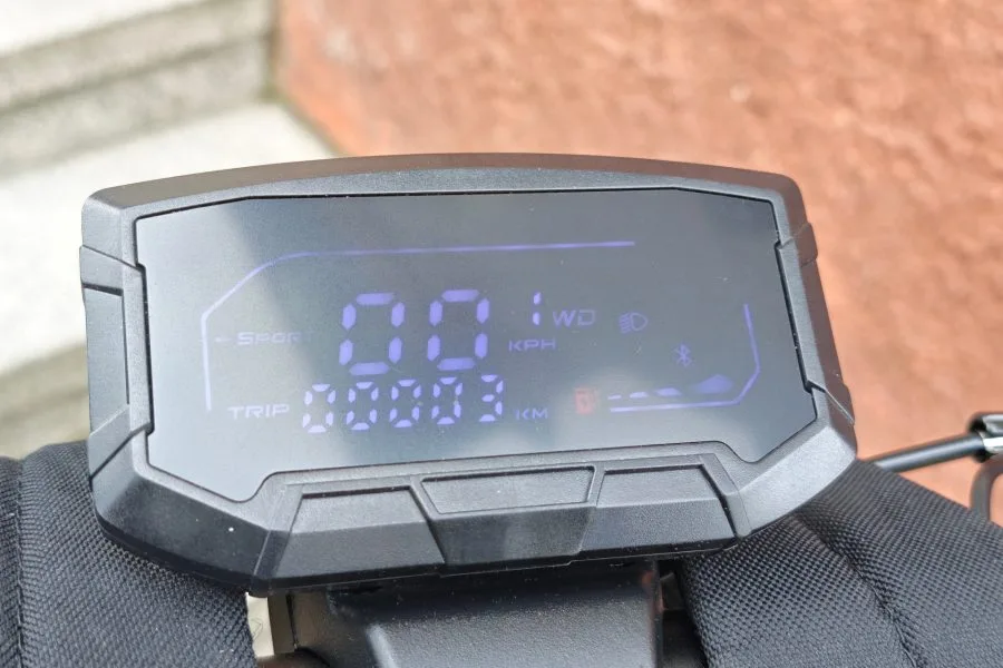 iScooter iX7 Pro Ekranı gündüz