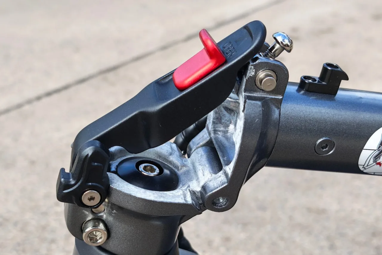 iScooter iX7 Pro katlama mekanizması