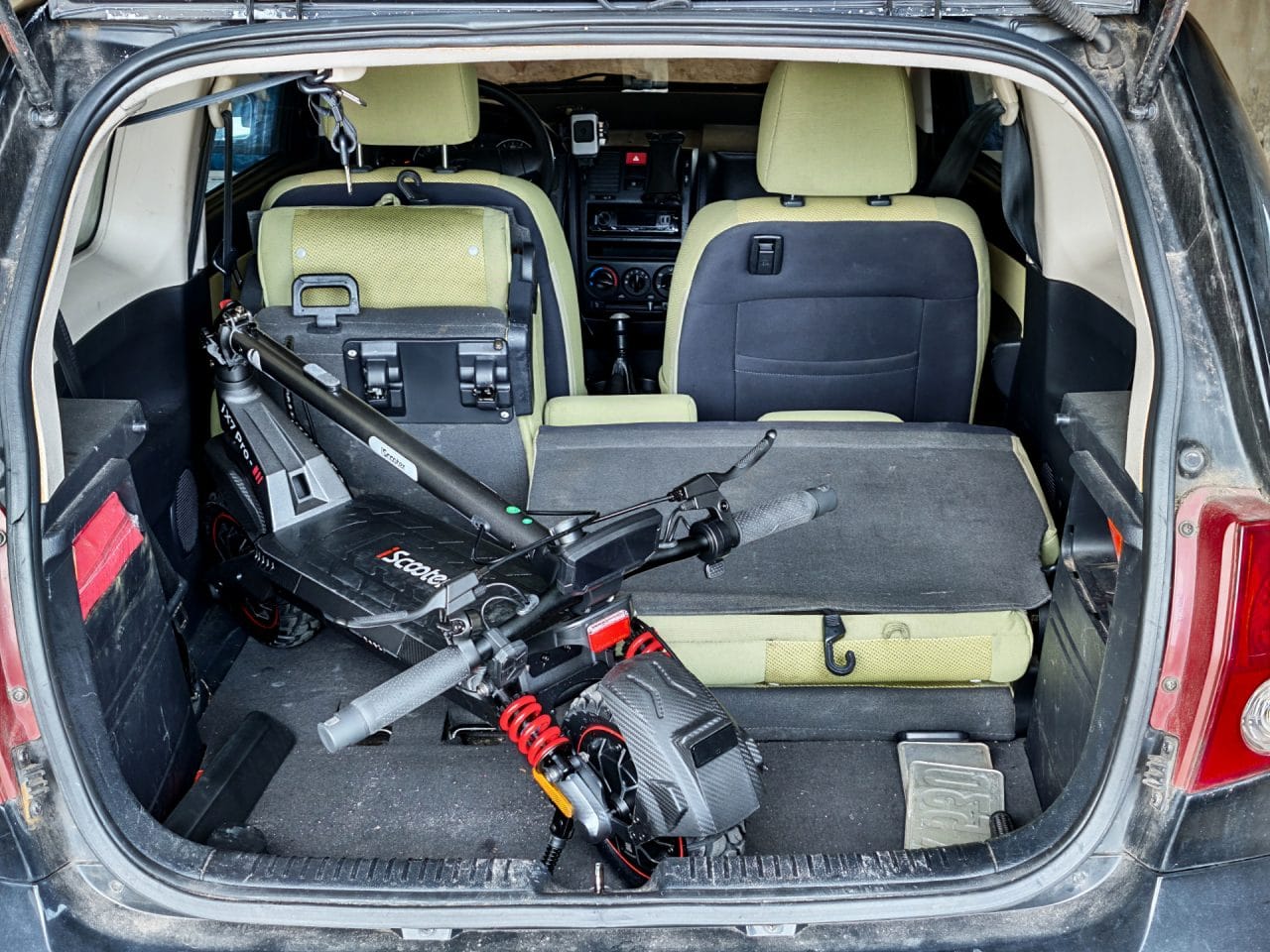iScooter iX7 Pro im Kofferraum