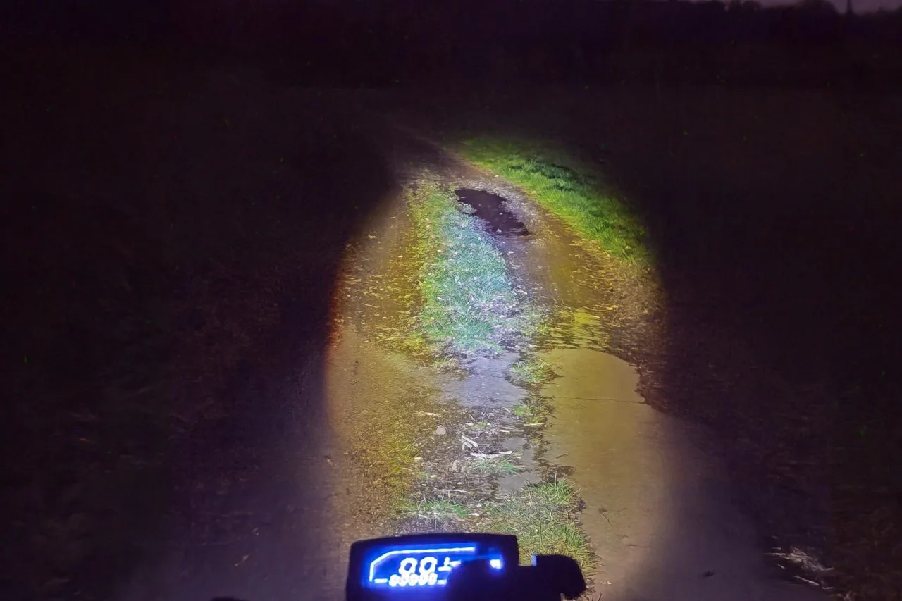 iScooter iX7 Pro LED farları geceleyin