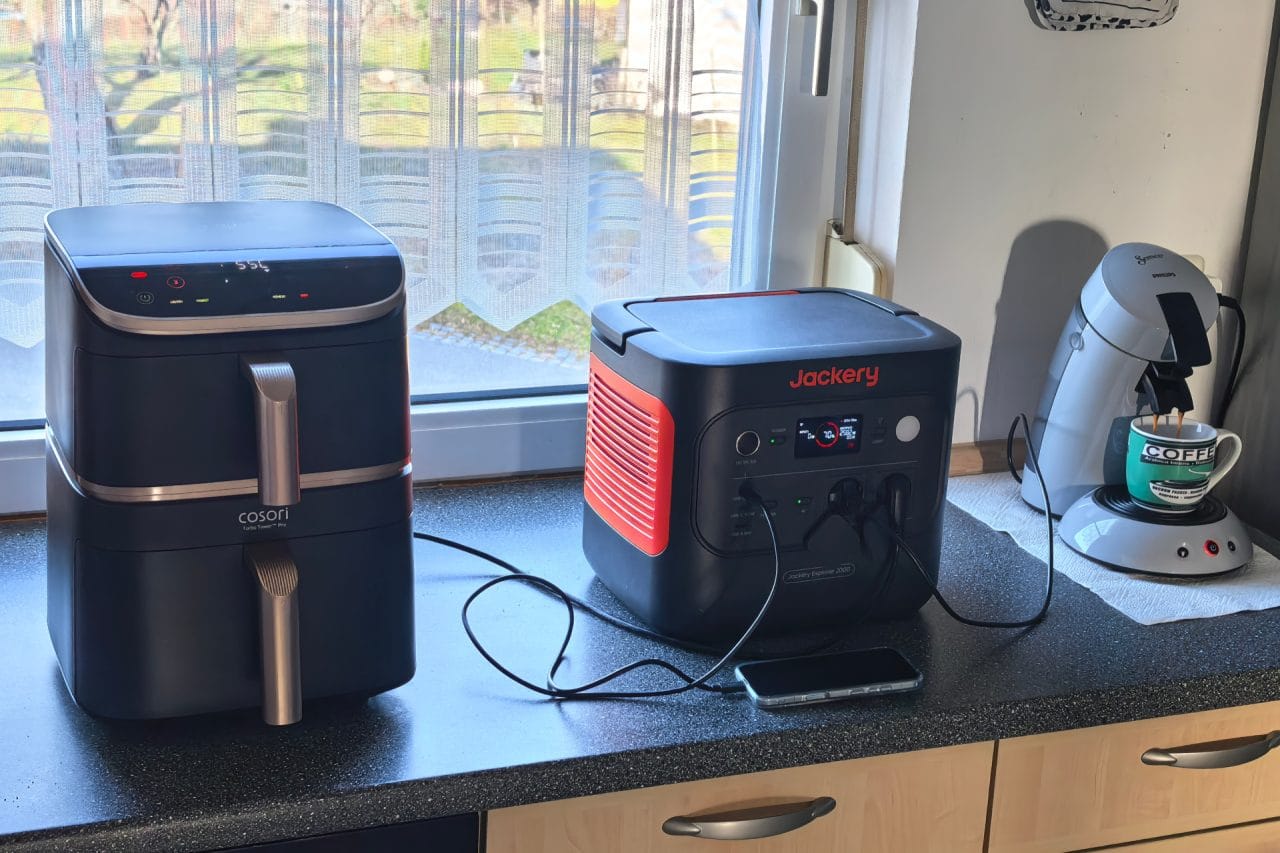 Jackery Explorer 2000 v2 mit Airfryer und Kaffeemaschine