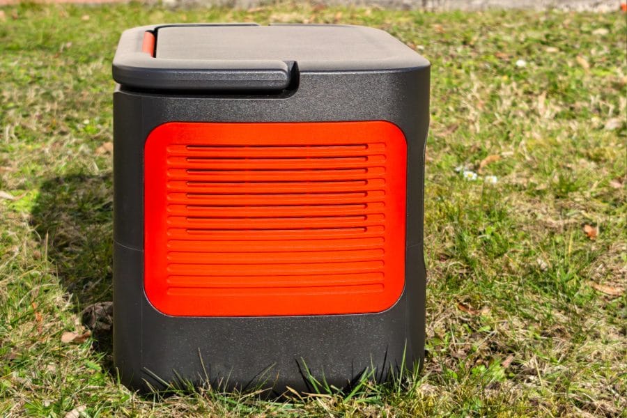 Jackery Explorer 2000 v2 rechte Seite