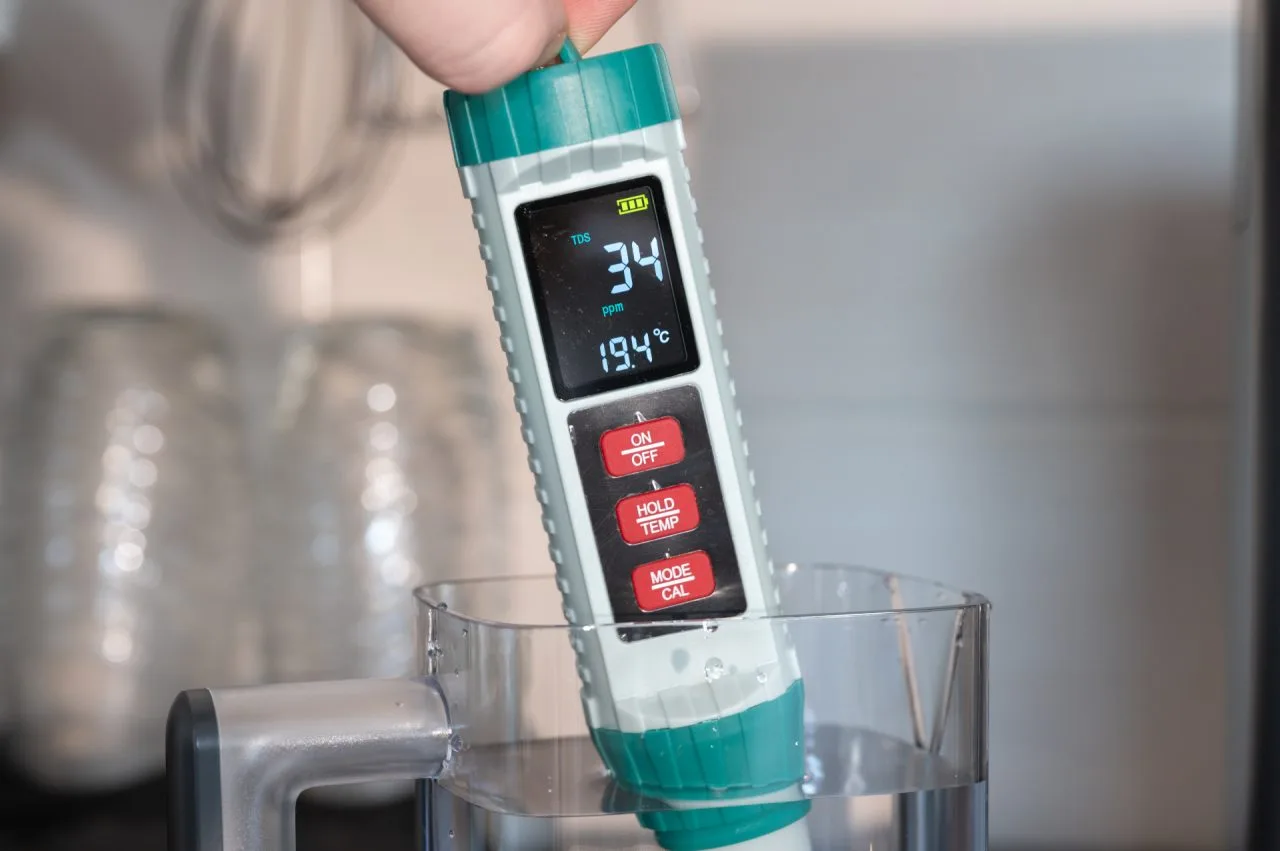 Mesure TDS JIMMY R9 Pro dans le pichet