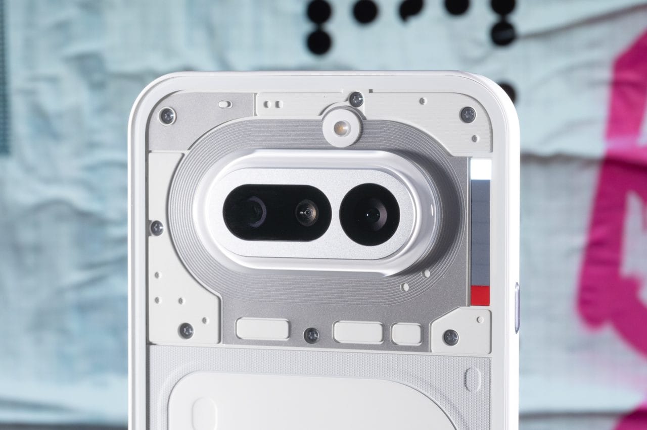 Links die neue Periskopkamera, daneben die Ultraweitwinkelkamera und ganz außen die Hauptkamera.