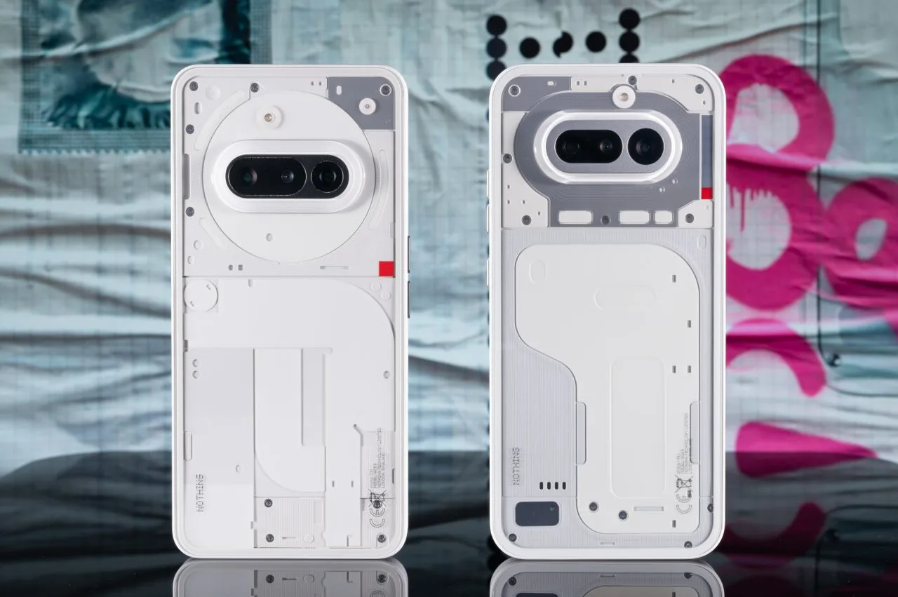 Hiçbir Telefon (3a), Hiçbir Telefon (4a)'nın yanında