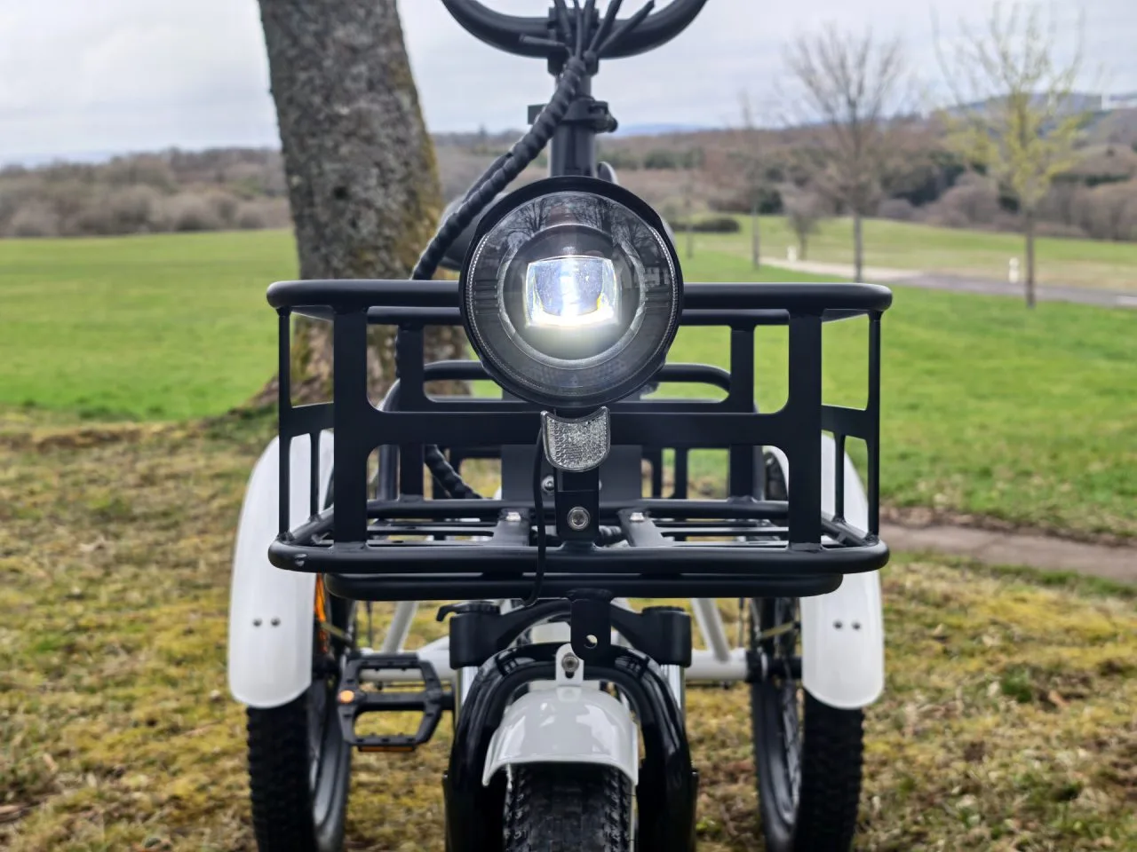 MOONCOOL TK1 kurv foran