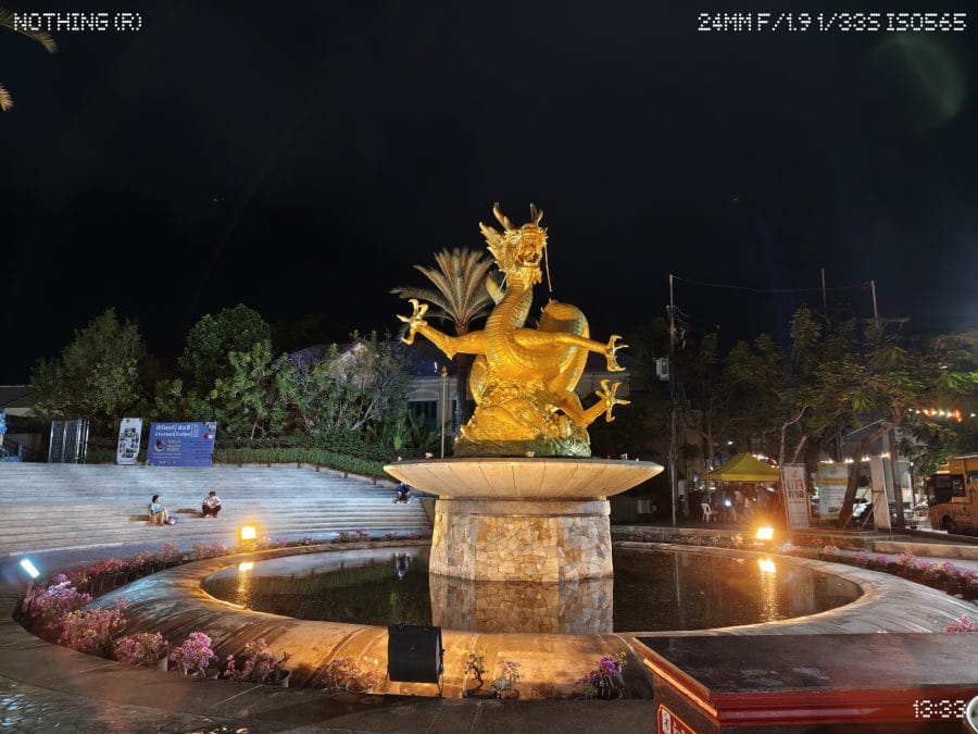 Nothing Phone (4a) Pro Hauptkamera Testaufnahme Nacht Brunnen