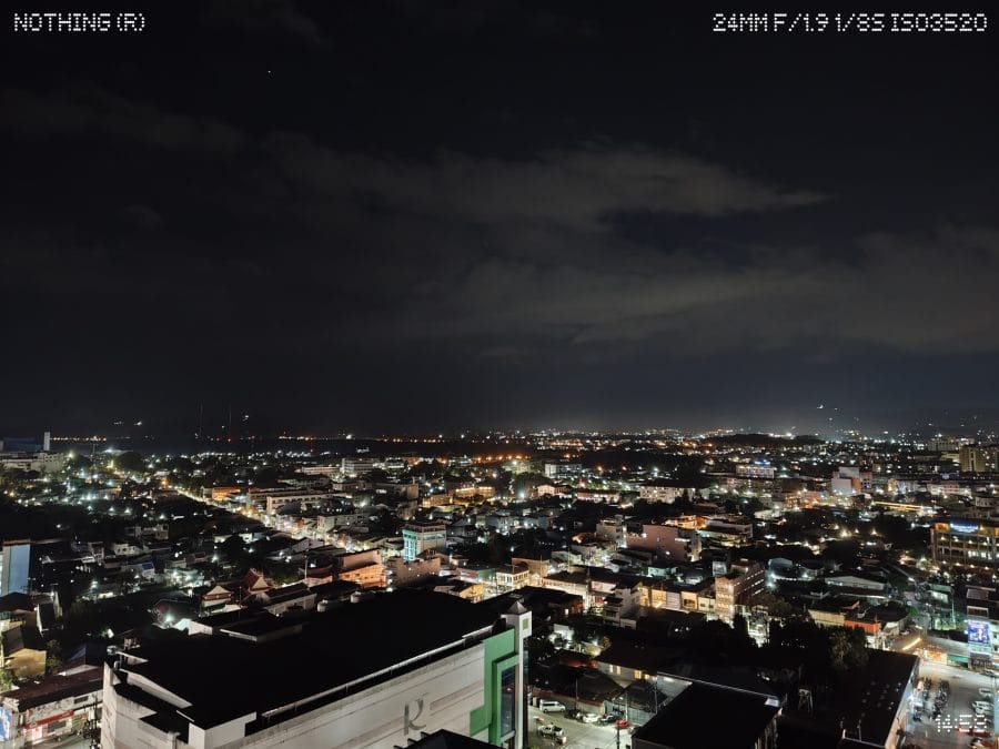 Nothing Phone (4a) Pro Hauptkamera Testaufnahme Nacht Stadt