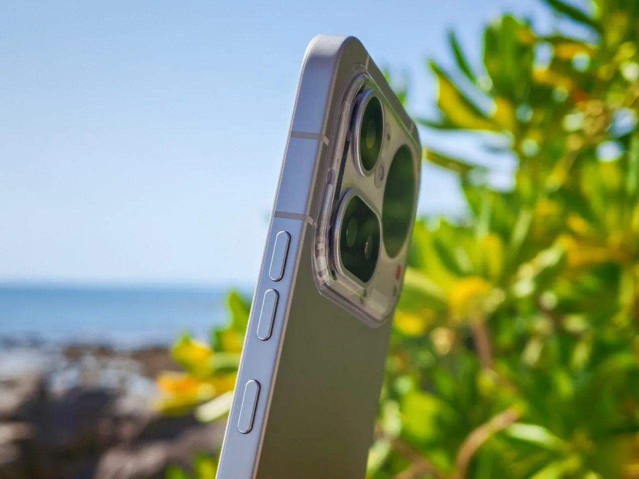 Nothing Phone (4a) Pro volumeknop en aan/uit-knop 
