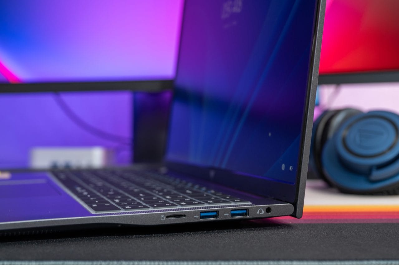 Tivique LX15 Pro Anschlüsse auf der rechten Seite