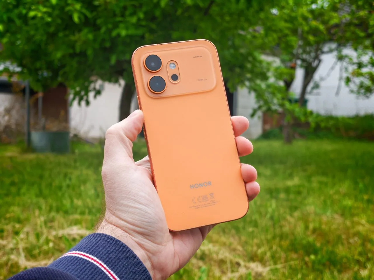 HONOR 600 indietro