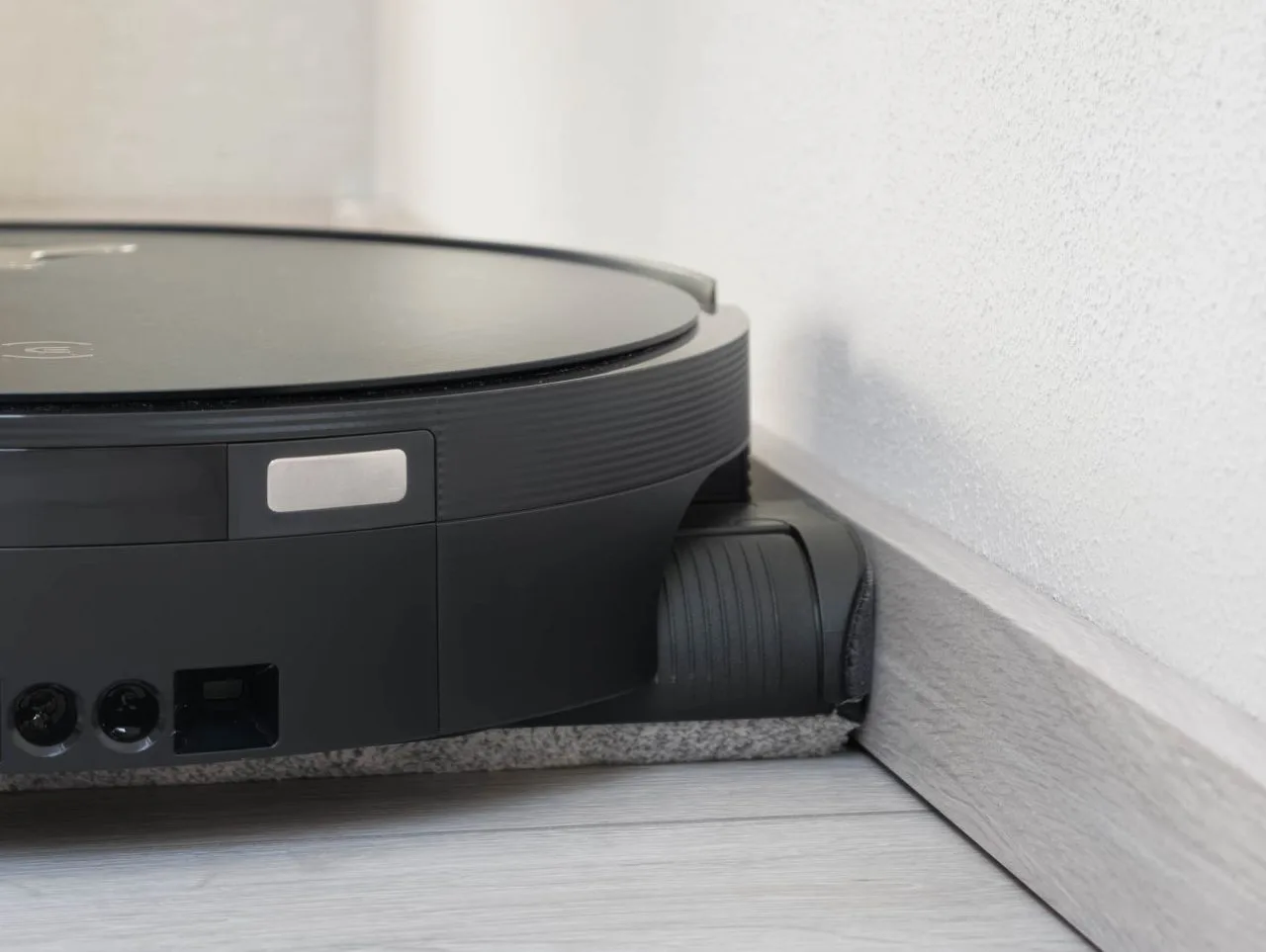 ECOVACS DEEBOT X12 OmniCyclone Robot Süpürge, Süpürgelik Temizleme Rulosuyla Birlikte
