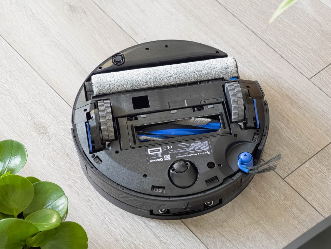 ECOVACS DEEBOT X12 OmniCyclone Saugroboter Wischwalze