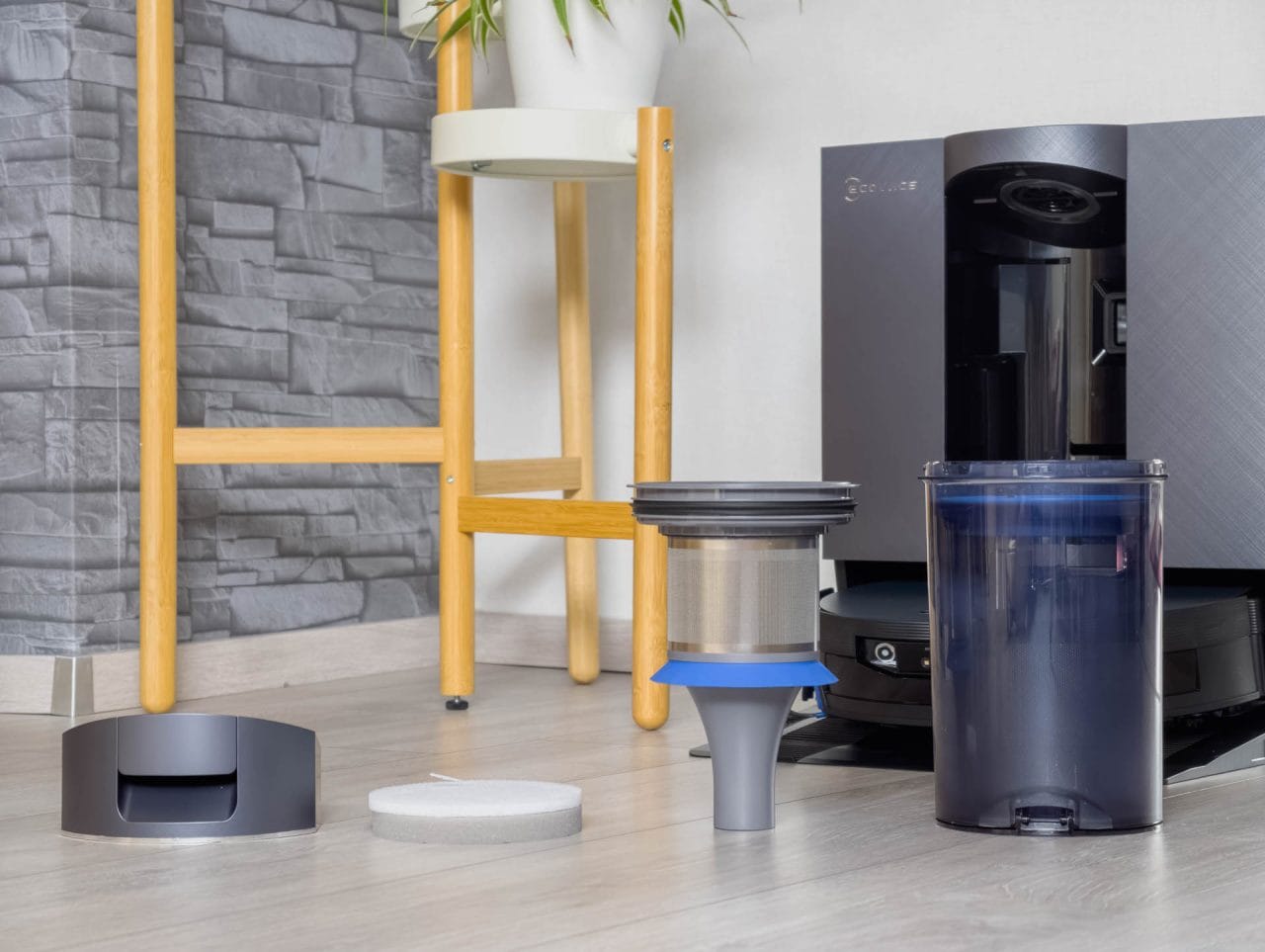 ECOVACS DEEBOT X12 OmniCyclone Staubbehälter zerlegt
