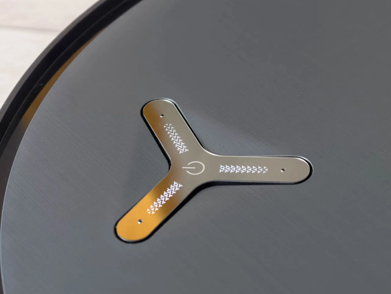 ECOVACS DEEBOT X12 OmniCyclone Y şeklinde düğme