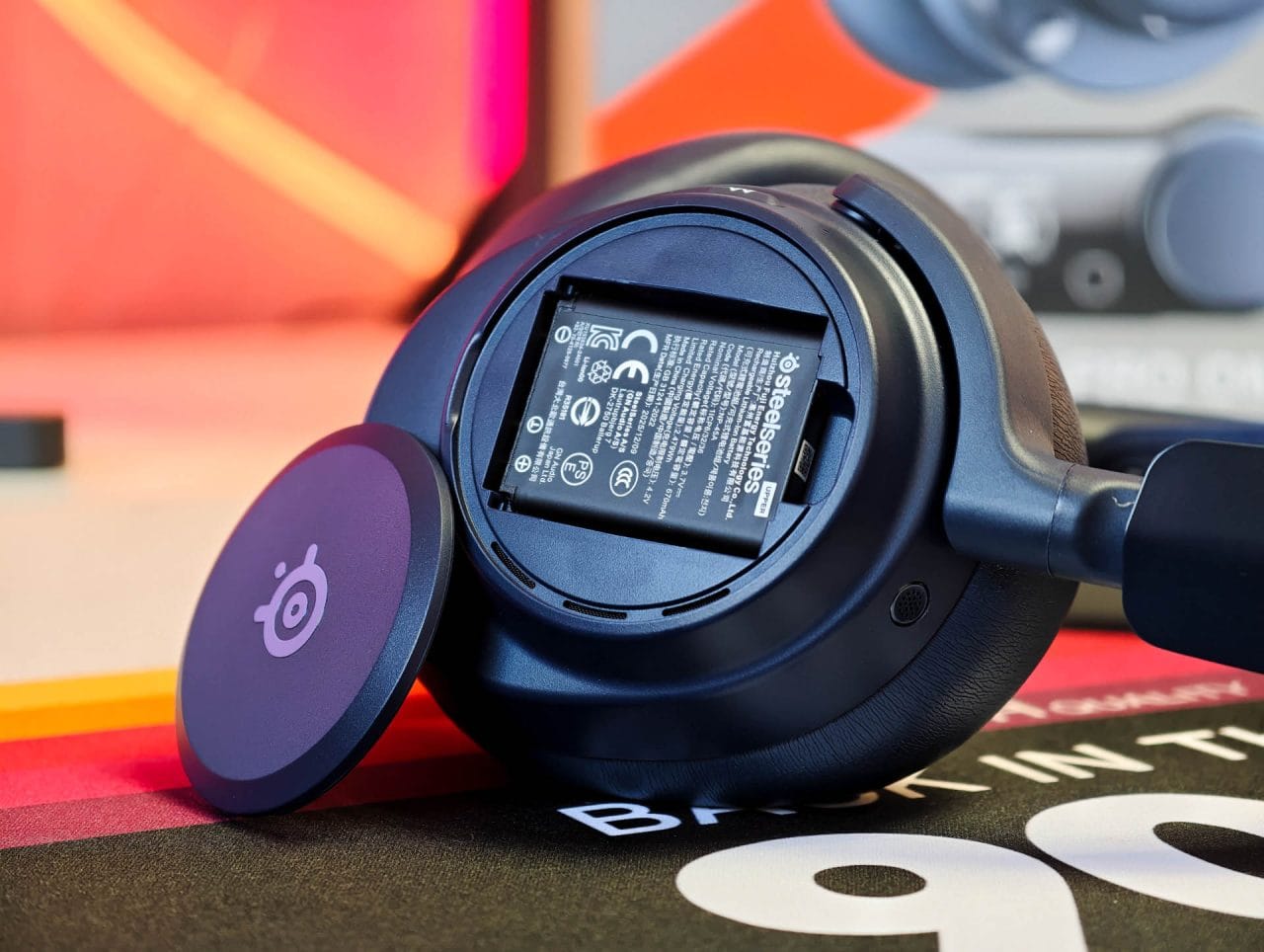 SteelSeries Arctis Nova Pro Omni Abdeckung mit Akku
