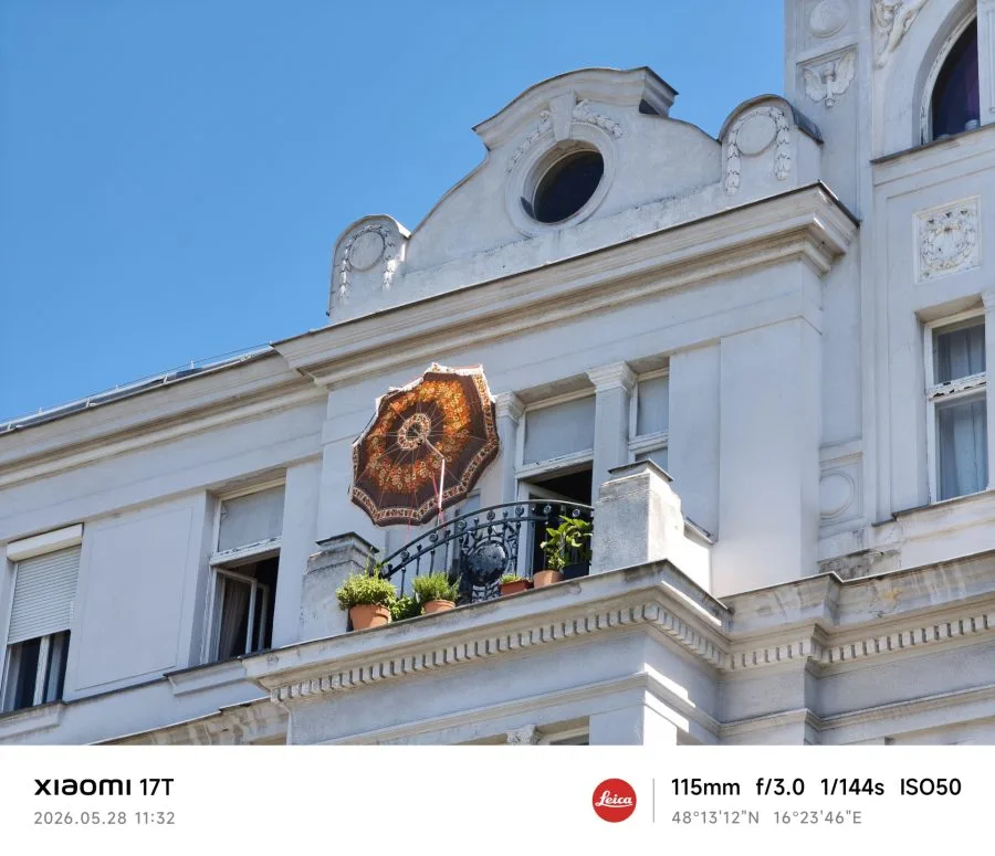 Zkušební snímek teleobjektivu Xiaomi 17T s balkonem