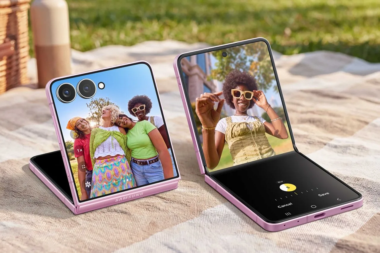 Samsung Galaxy Z Flip8 Lifestyle