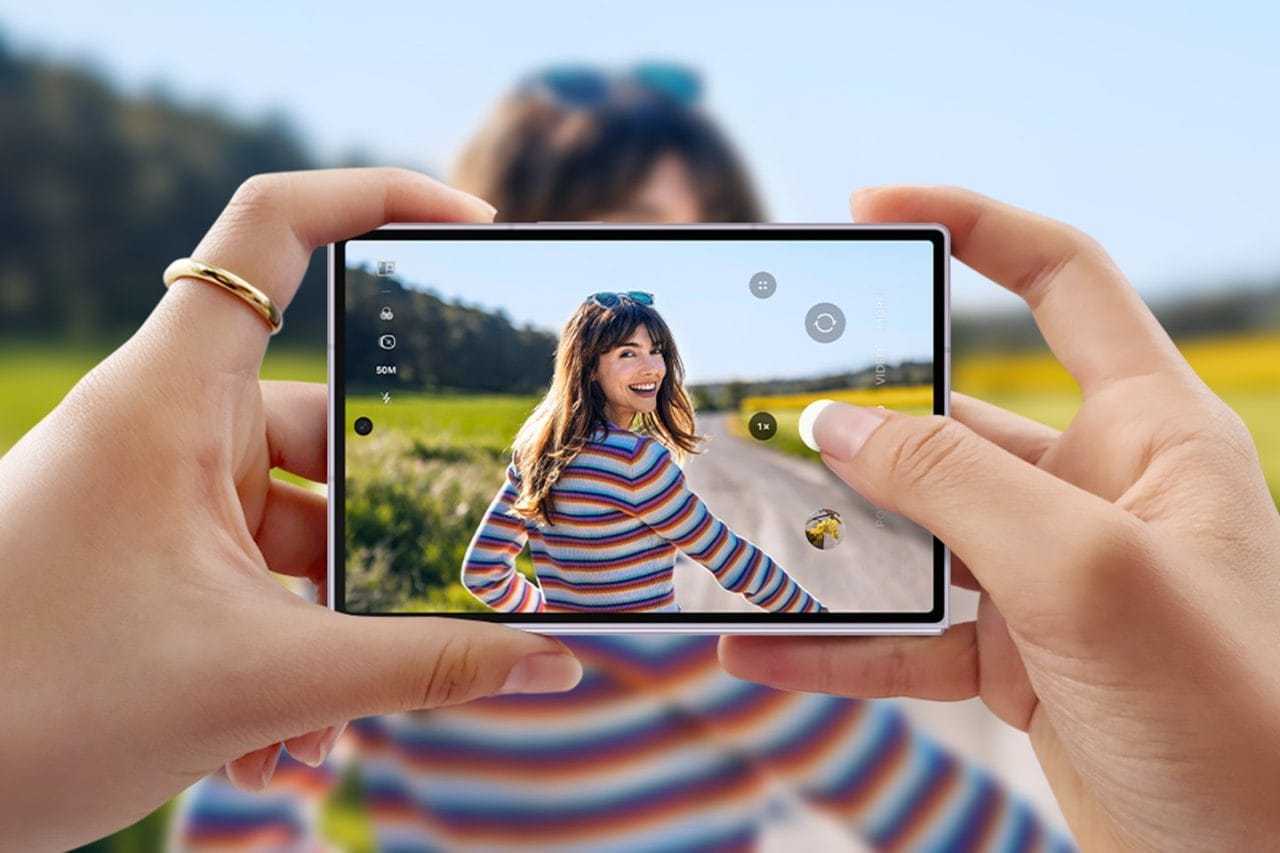 Samsung Galaxy Z Fold8 Lifestyle