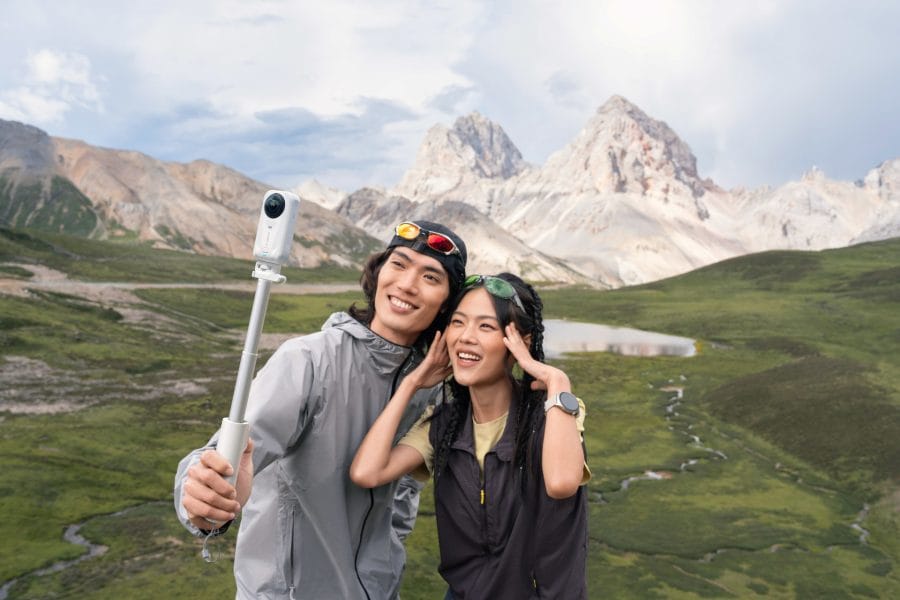 Insta360 X6 Lifestyle Outdoor