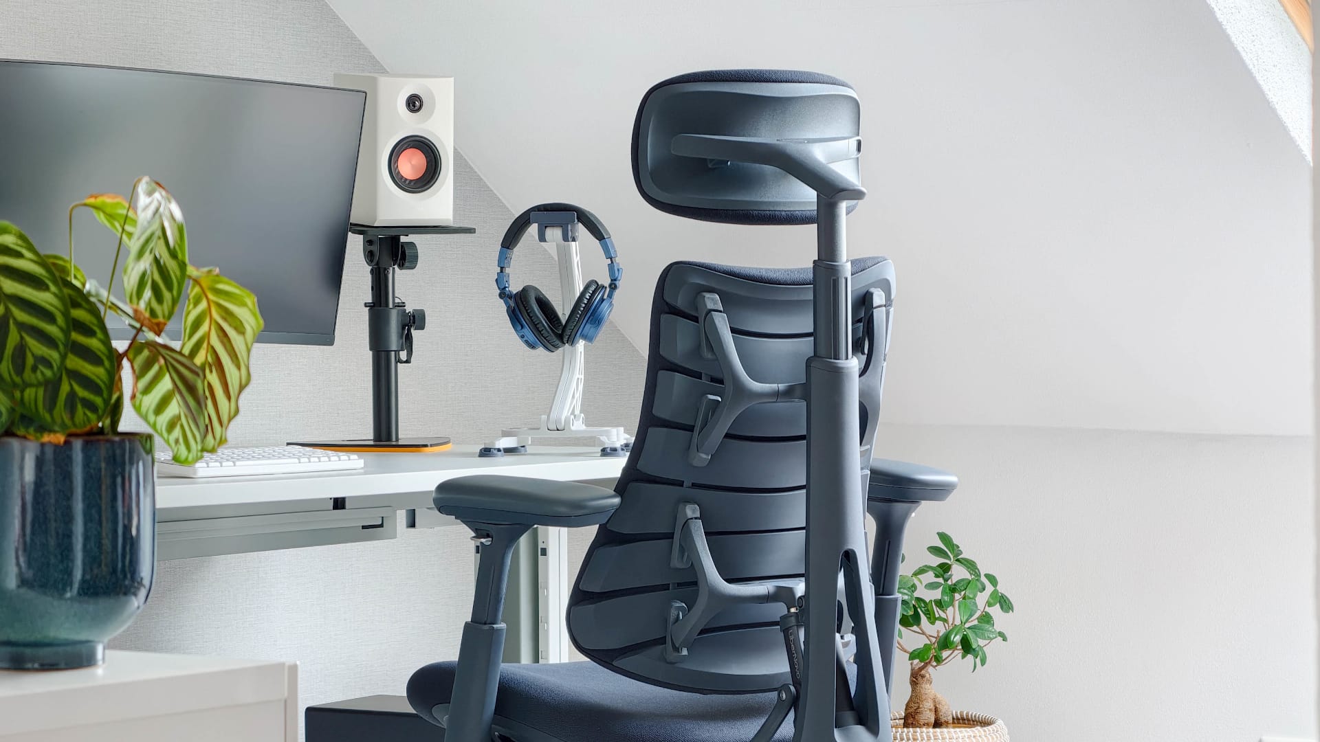 LiberNovo Omni Review Hero