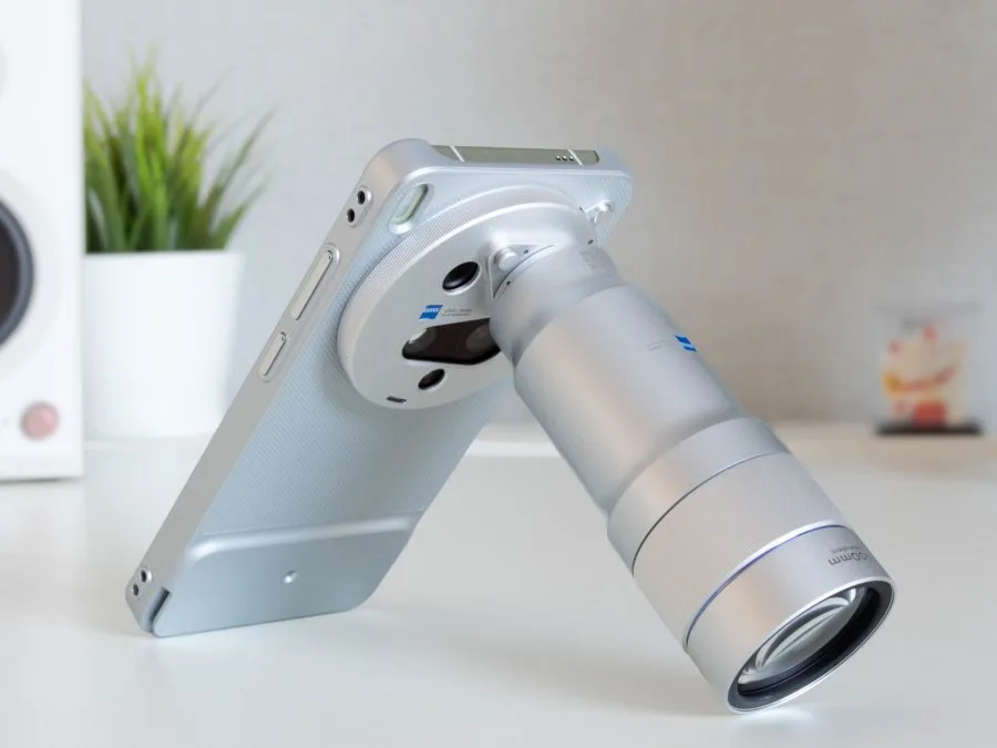 vivo X300 Ultra lensi vidalanmış