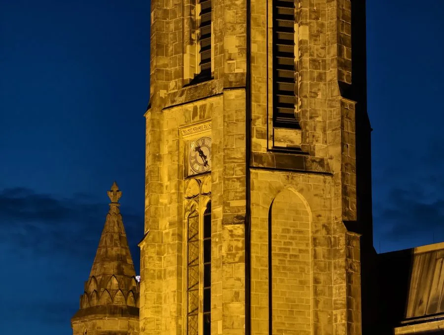 vivo X300 Ultra Telefoto Kamera Gece Kaydı Kilise