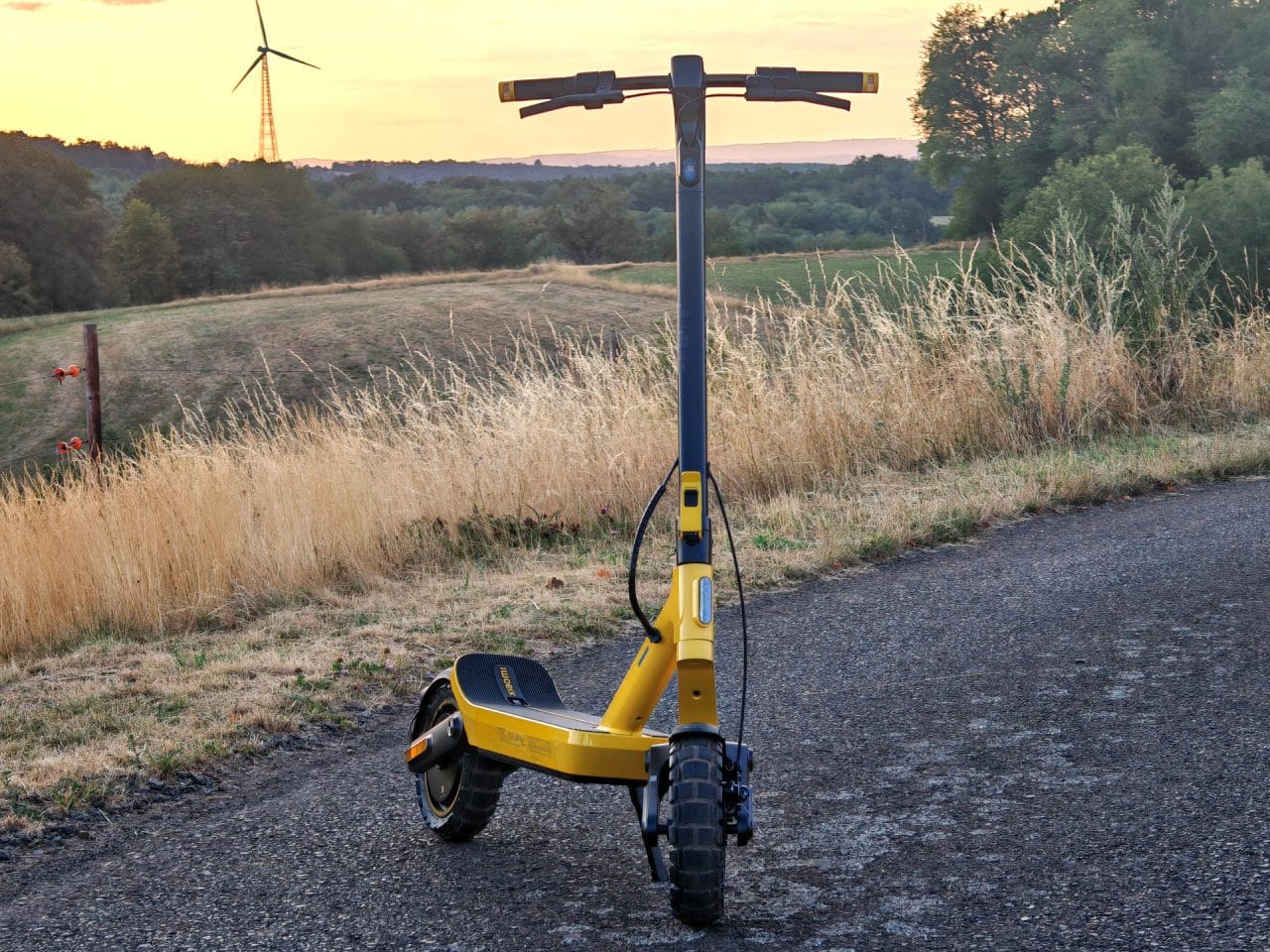 Xiaomi Electric Scooter 6 Ultra auf Straße
