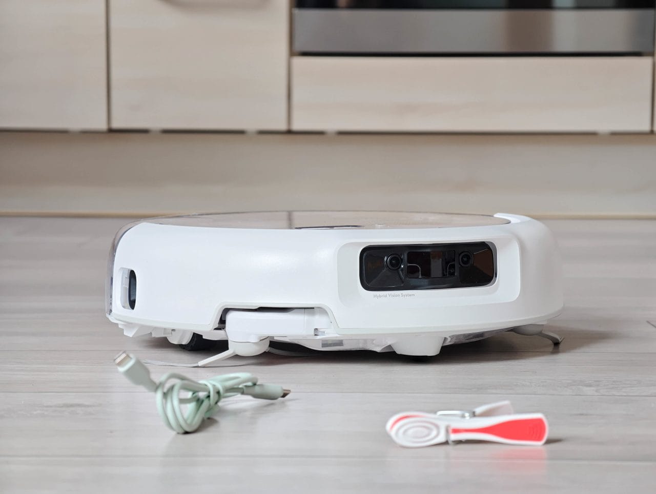 DJI ROMO P2 vor Kabel und Wäscheklammer