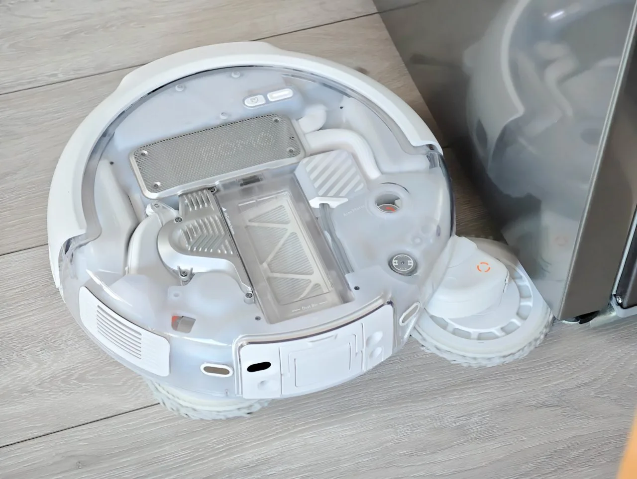 Otočné rameno pod lednicí DJI ROMO P2