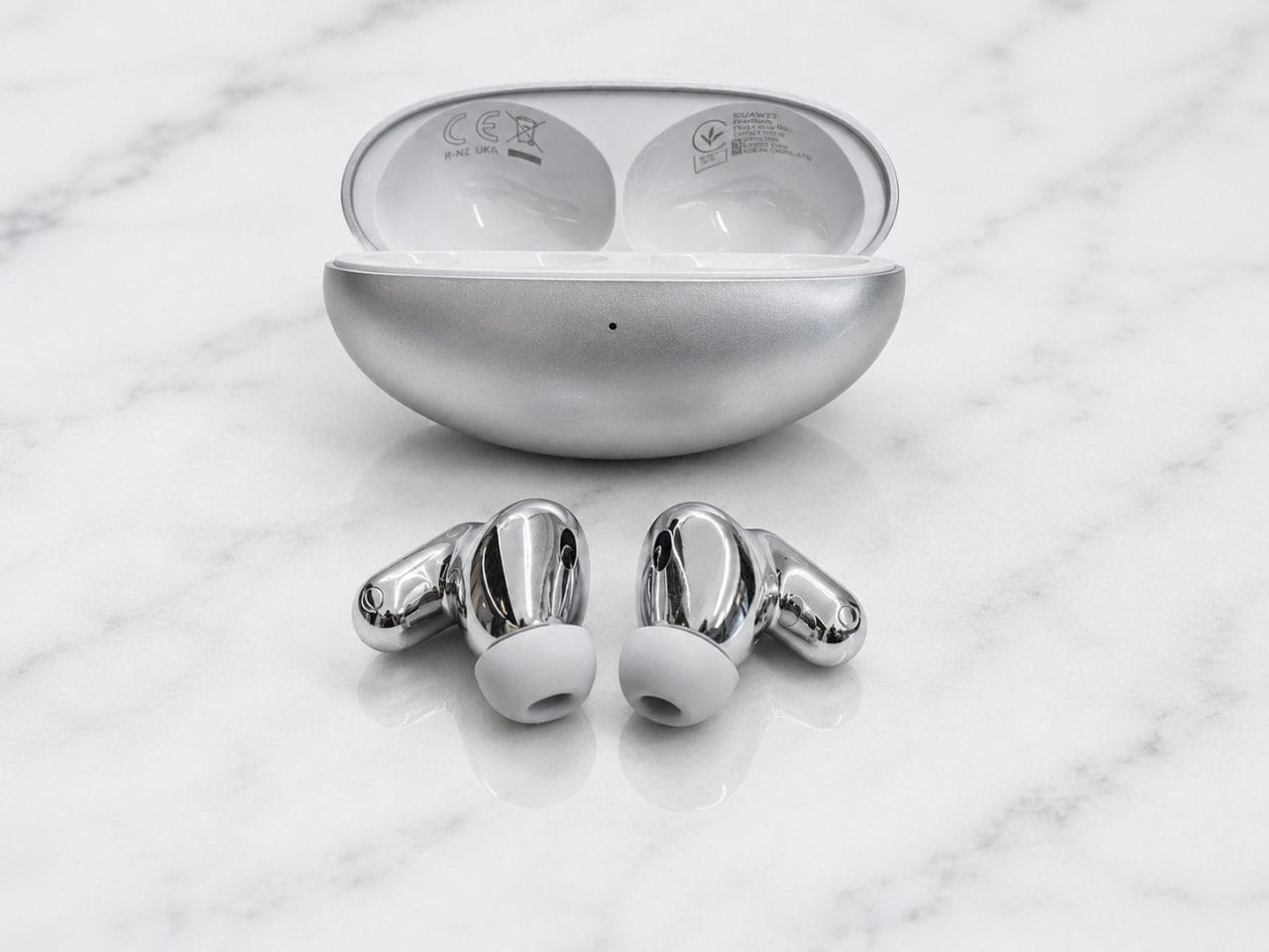 HUAWEI FreeBuds Neo Earbuds vor Case