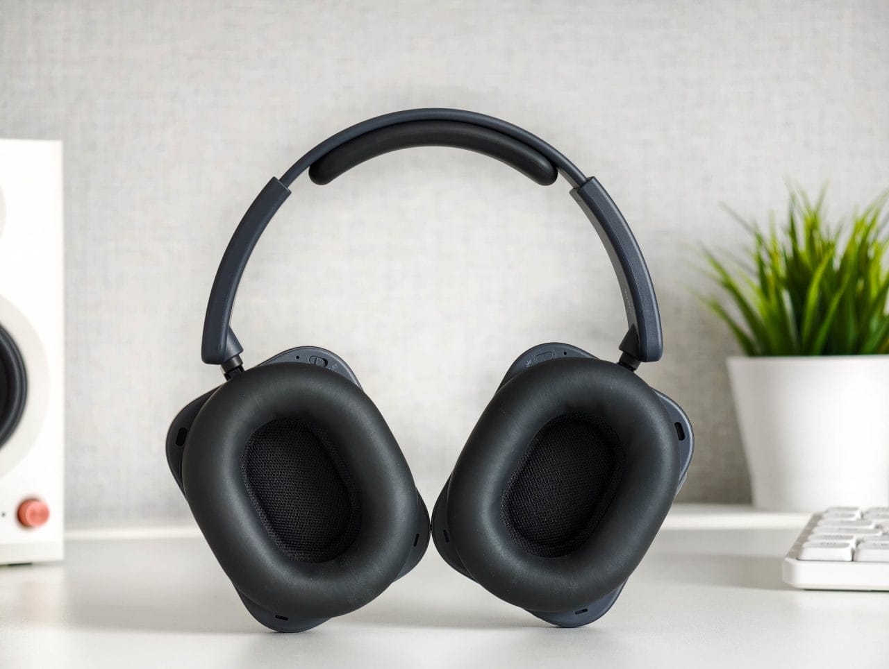 Nothing Headphone (1) Pro Back