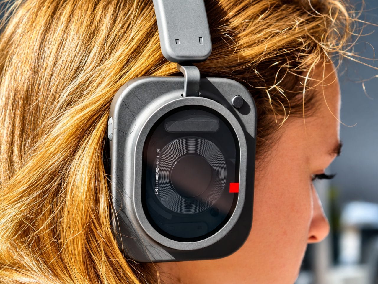 Nothing Headphone (1) Pro Kopfhörer getragen