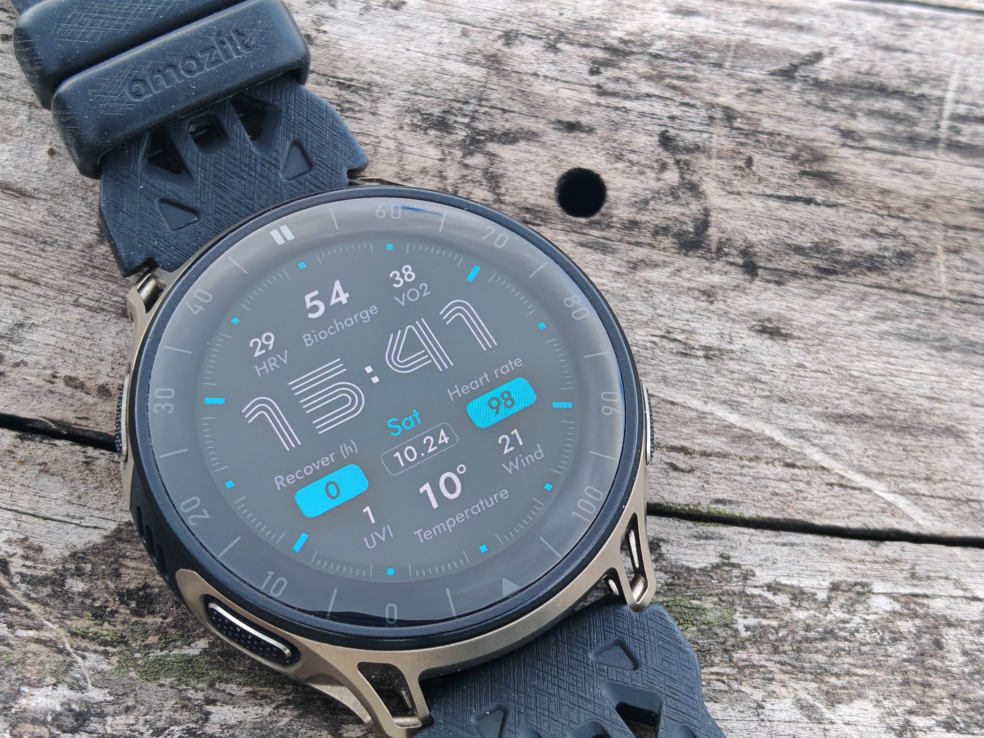 Amazfit Cheetah 2 Pro hochwertiges Titangehäuse