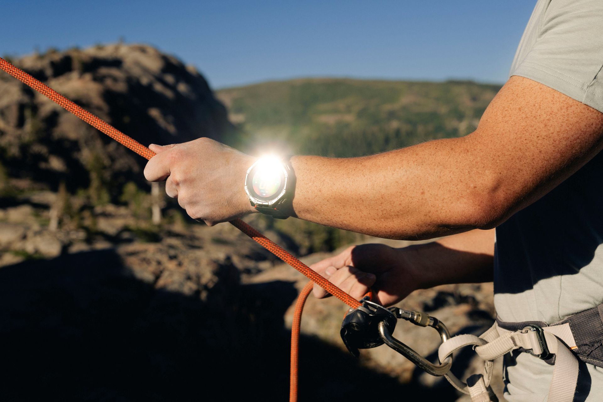 Amazfit T-Rex Dual Solar Saphirglas und Titan
